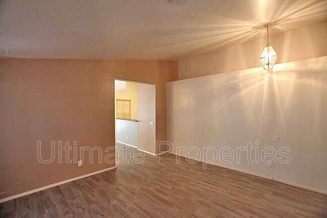 Building Photo - 16415 N 165th Dr