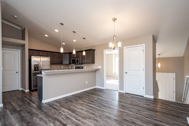 Building Photo - 379 Redwood Ct