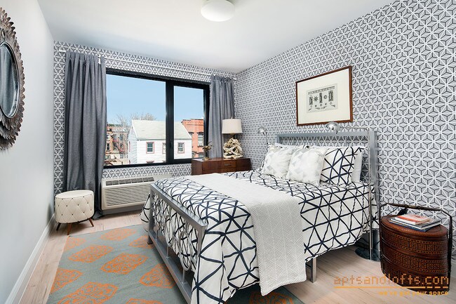 Foto del edificio - 691 Marcy Ave