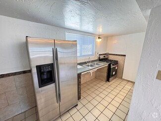 Building Photo - 1335 W Vista Way