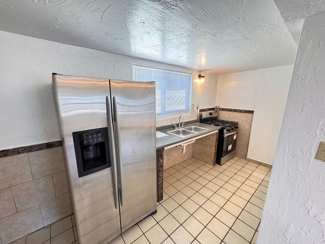 Primary Photo - 1335 W Vista Way