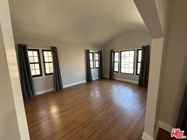Building Photo - 2124 W 84th Pl