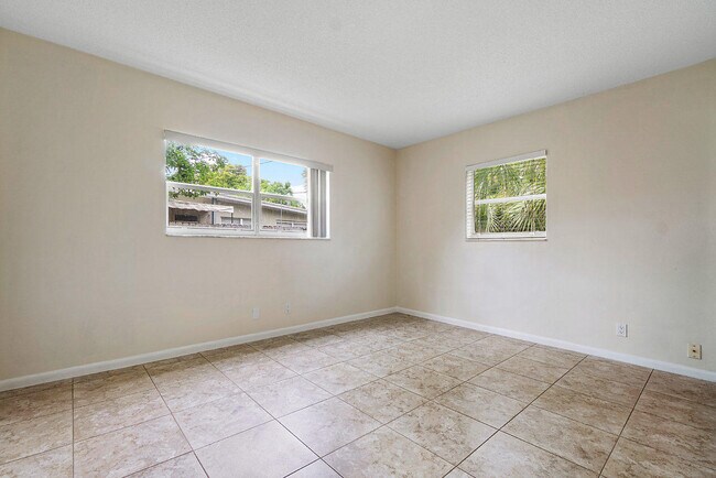 Foto del edificio - 701 NE 7th Ave