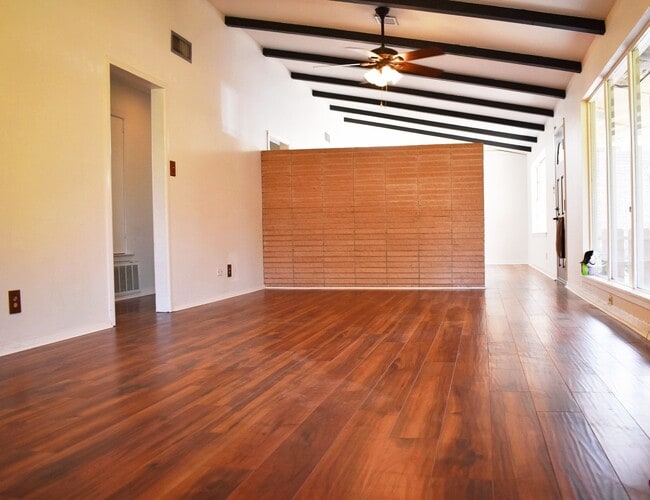 Building Photo - 5126 Beechnut St