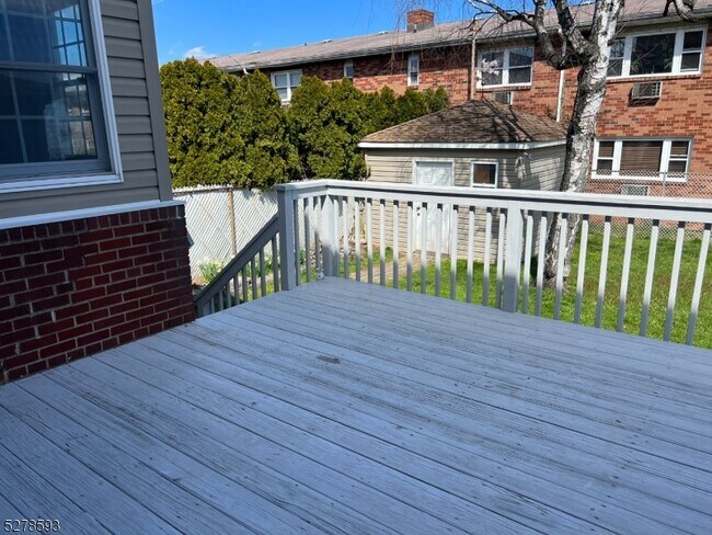 Building Photo - 252 Corabelle Ave