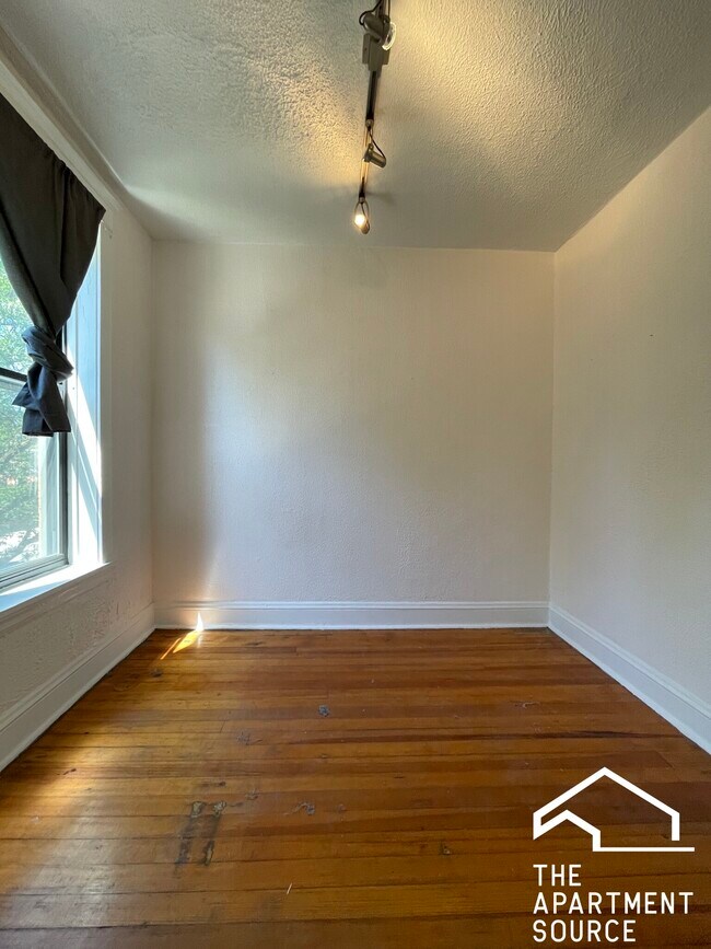 Foto del edificio - 2908 W Dickens Ave