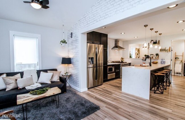 Foto del edificio - 3 br, 2.5 bath Townhome - 5830 Edgehill Dr