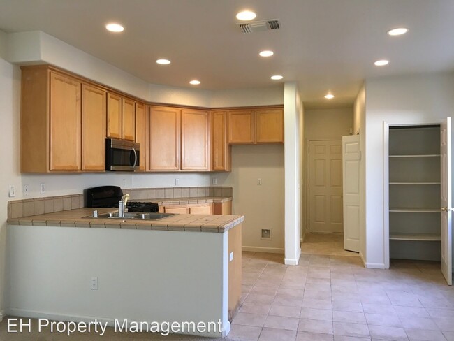 Building Photo - 4 br, 2.5 bath House - 449 Dragonfly Cir