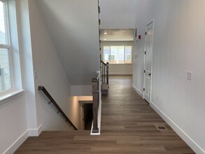 Building Photo - 2657 Mondt Ln