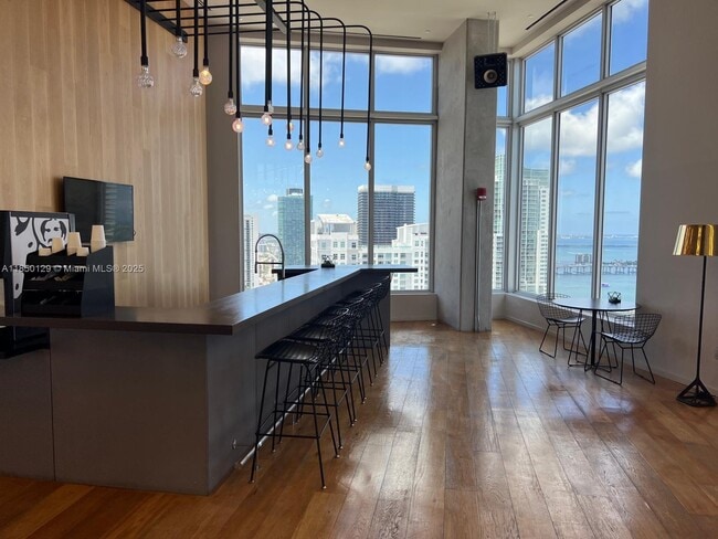 Foto del edificio - 151 SE 1st St