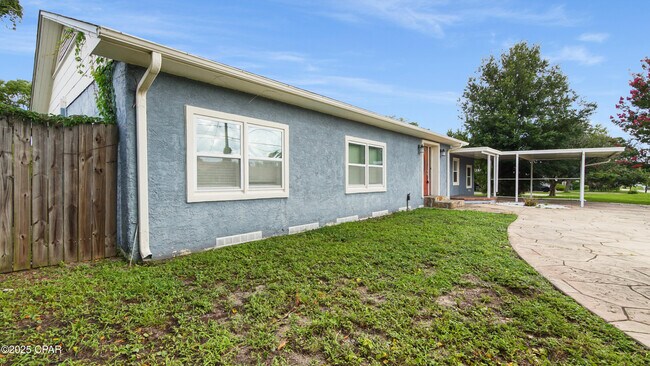 Building Photo - 205 N Macarthur Ave