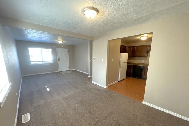 Building Photo - 1640 Ruth Dr