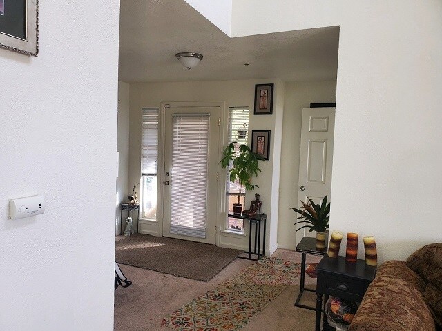 Foto del edificio - 9028 Burr St