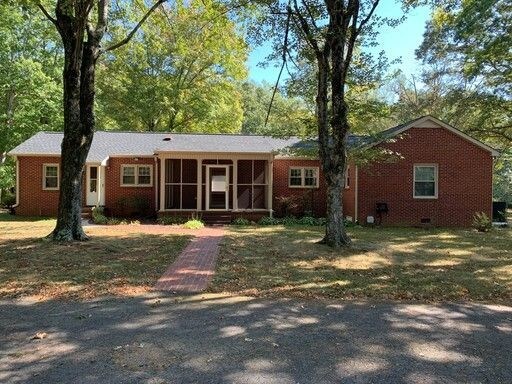 Building Photo - Lovely Brick Ranch Style Home