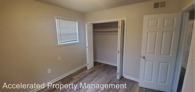 Building Photo - 4412 Lynn Ln