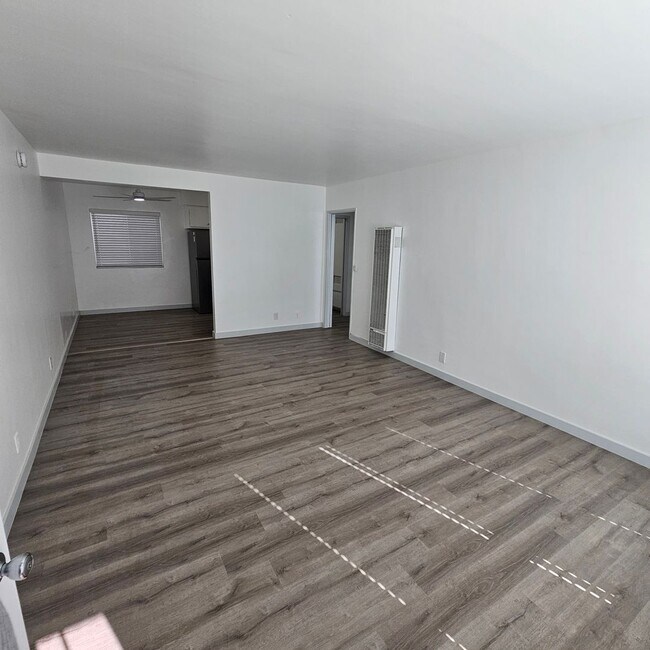 Foto del edificio - Beautiful Spacious 1 Bed/1 Bath Apartment with Parking $1775