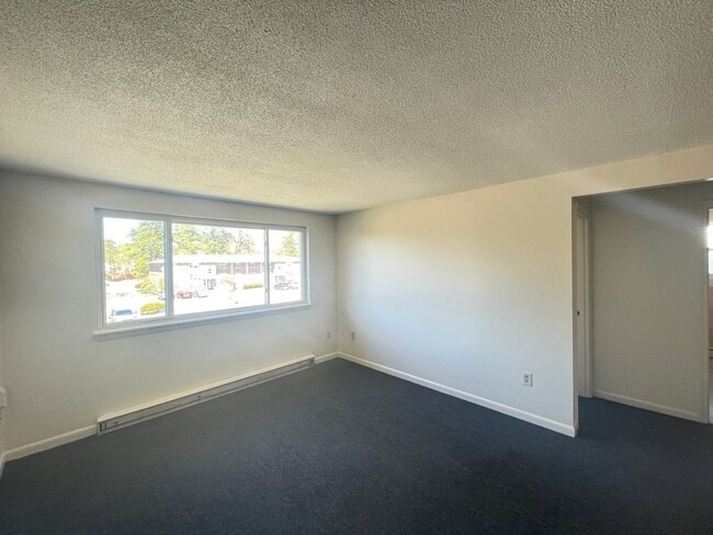 Building Photo - 173 Loudon Rd