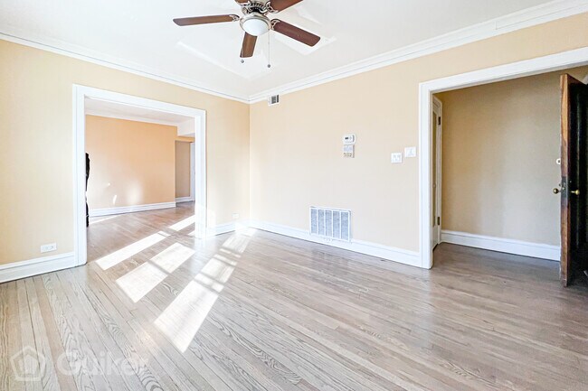 Foto del edificio - 6505 N Bell Ave