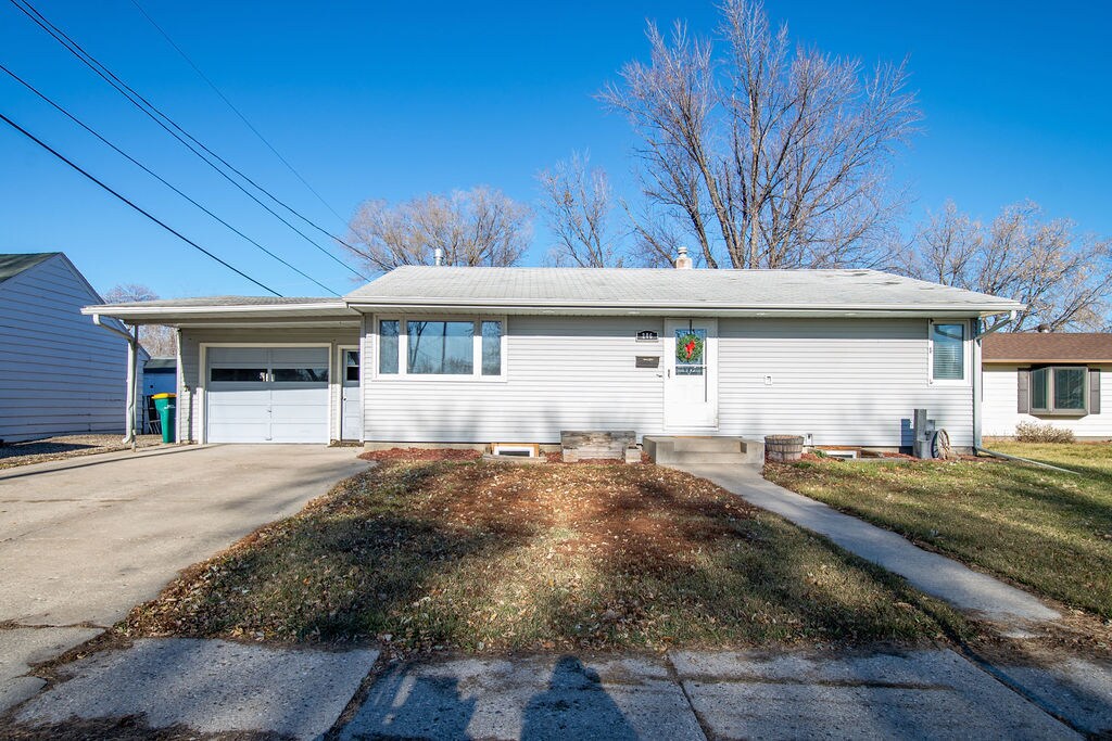 Primary Photo - 206 5th Ave E