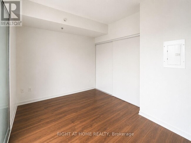 Building Photo - 36 Lisgar St