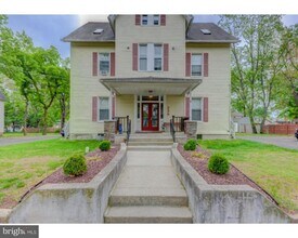 Building Photo - 239 Vine St