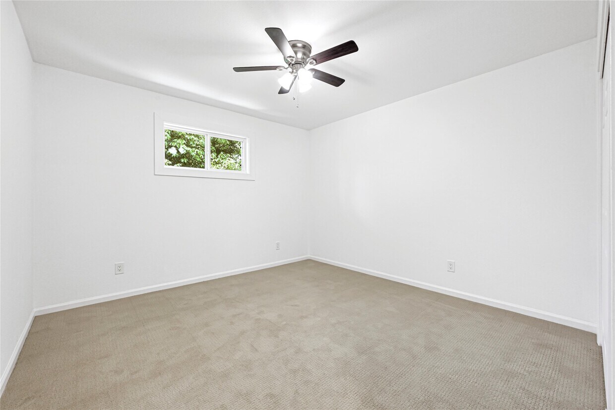 Building Photo - 5718 Eskridge St