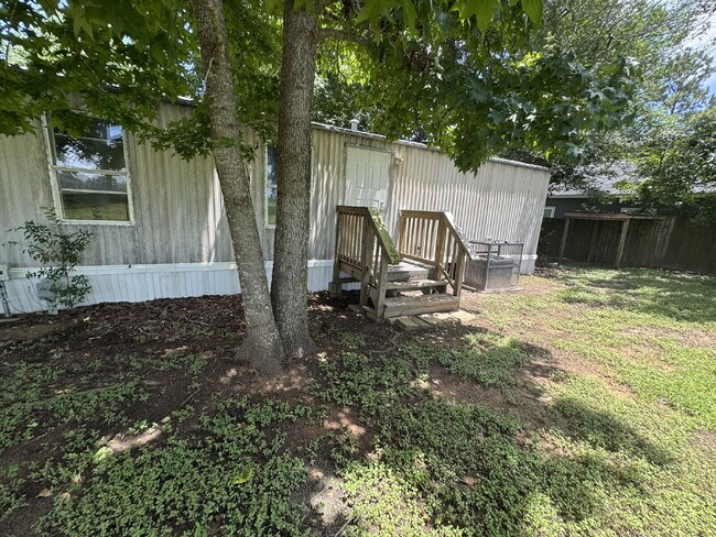 Foto del edificio - Easy, low-maintenance living in this well-...