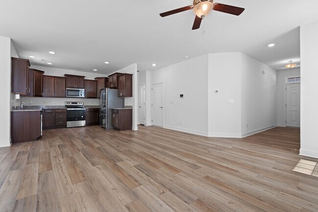 Building Photo - Beautiful 3 bedroom home with fenced yard!