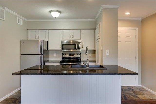 Foto del edificio - 8888 Tallwood