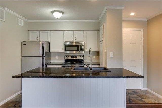 Building Photo - 8888 Tallwood