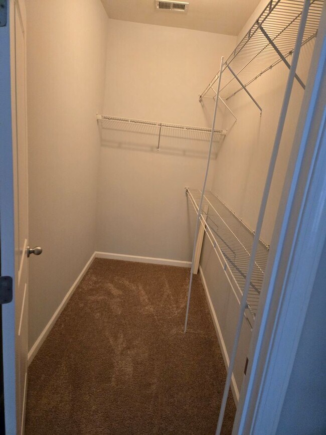 Foto del edificio - Beautiful 3 bedroom available