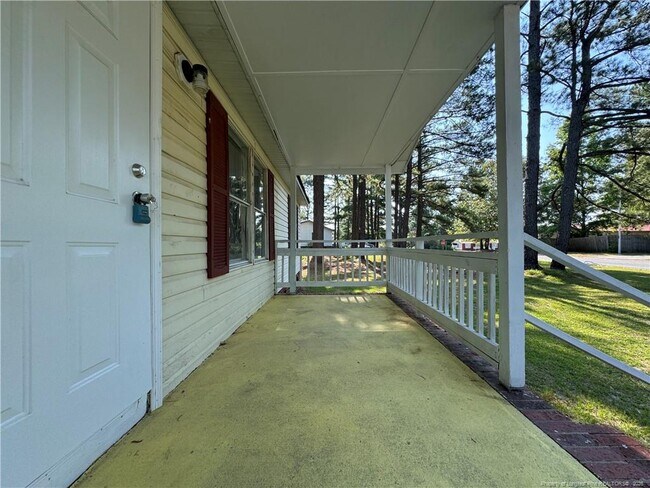 Building Photo - 511 Inverary Dr