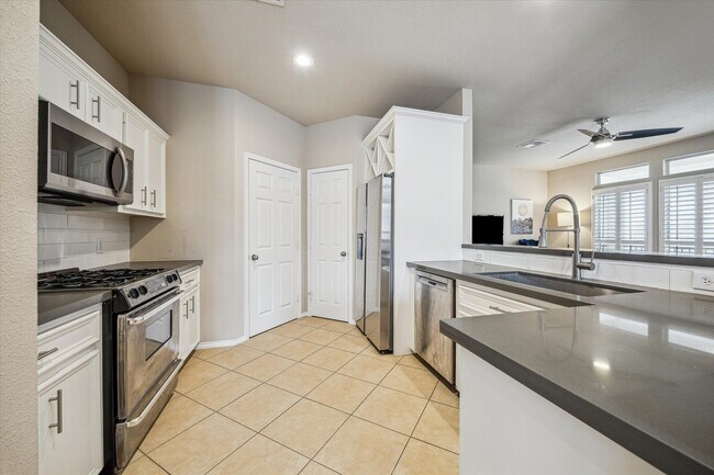 Foto del edificio - 5239 Schuler St