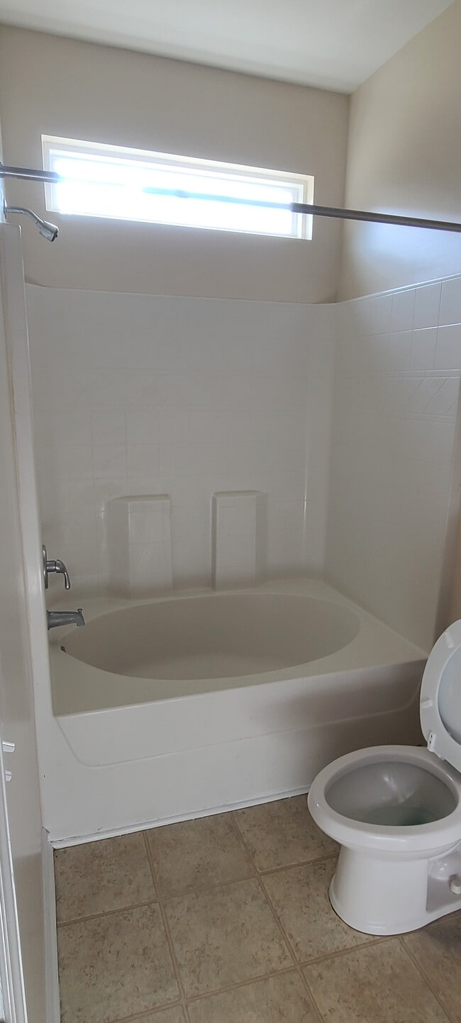 Building Photo - 327 Flyway Rd