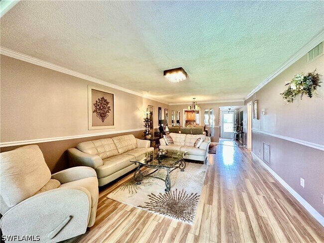 Foto del edificio - 5467 Rattlesnake Hammock Rd