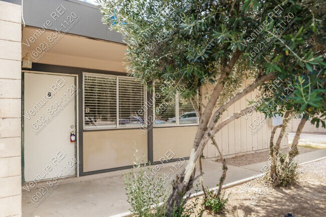 Building Photo - 2018 W Cactus Rd