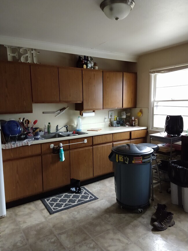 Foto del edificio - 1354 Rosewood St