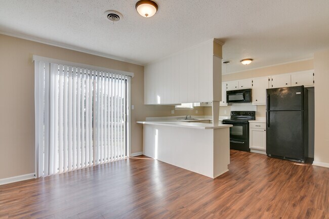 Foto del edificio - 3547 Stoney Brook Rd