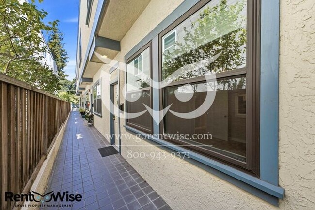 Building Photo - 656 Cedar St