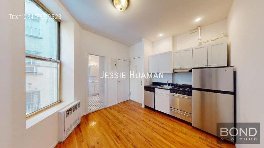 Building Photo - 28 King St