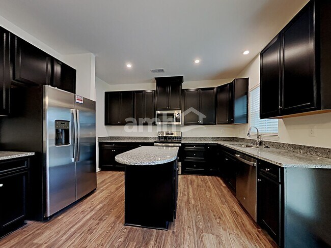 Foto del edificio - 5038 Twin River Dr
