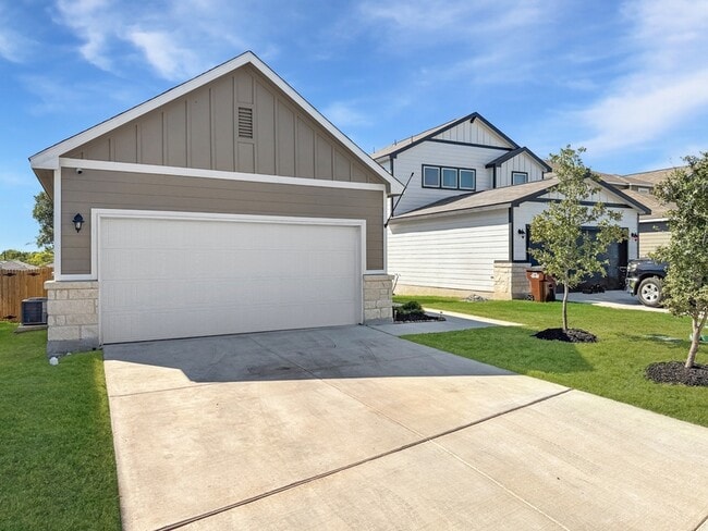 Building Photo - 14630 Emerio Dr