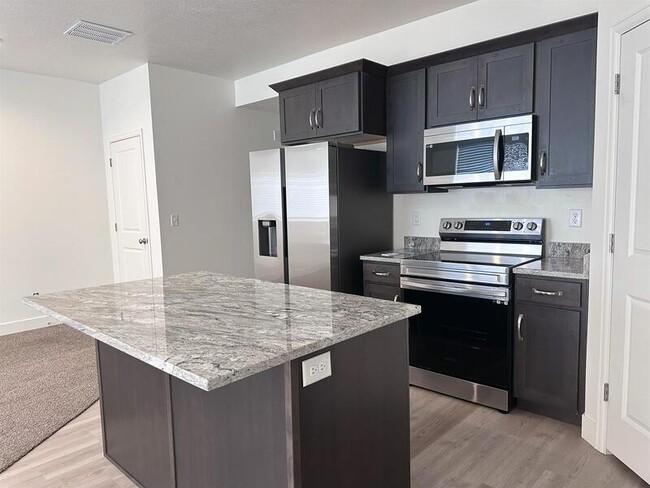 Foto del edificio - 250 1200 S