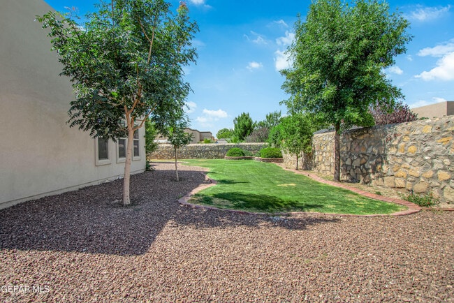 Building Photo - 5648 Valley Oak Dr