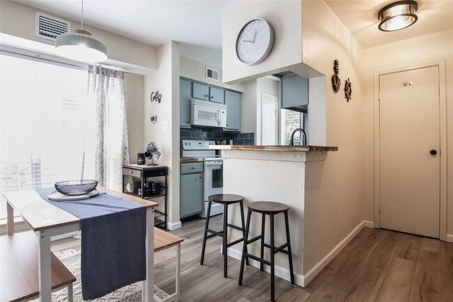 Foto del edificio - 3506 Cove View Blvd
