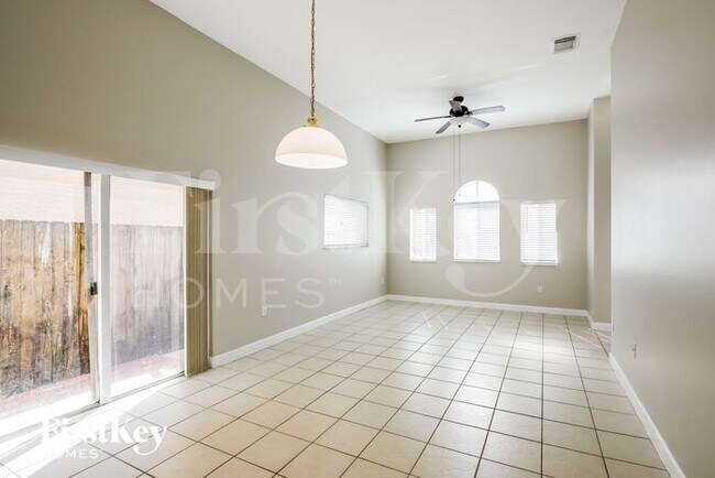 Building Photo - 1009 NE 41st Terrace