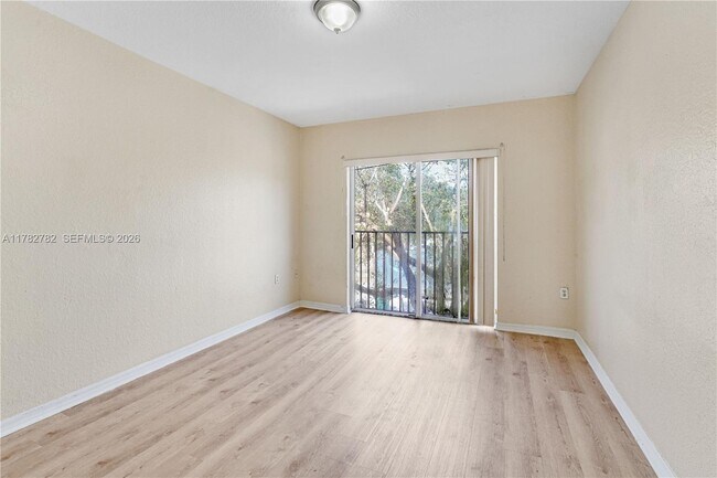 Building Photo - 631 SW 10th St