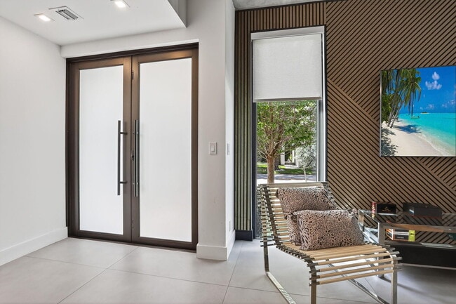 Foto del edificio - 925 NE 6th St