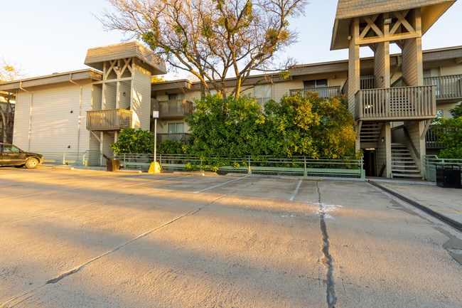 Foto del edificio - 4859 Cedar Springs Rd