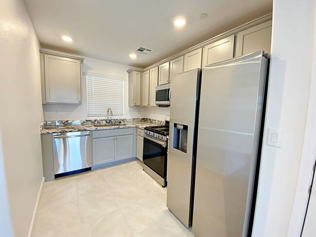 Foto del edificio - 3 Bedroom 2.5 bath home in Townhome in Cad...